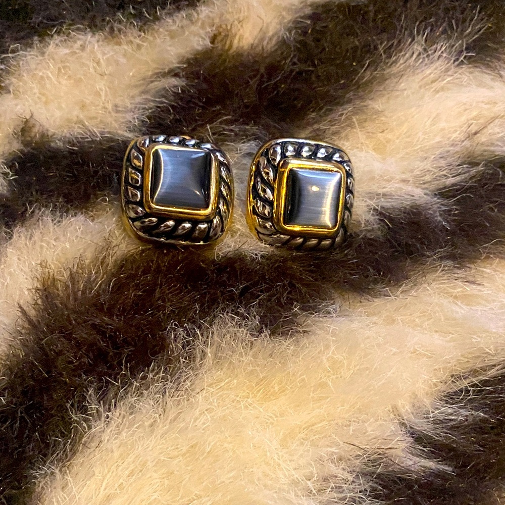 Classy clip earrings great for office or dressy looks 🖤🤍